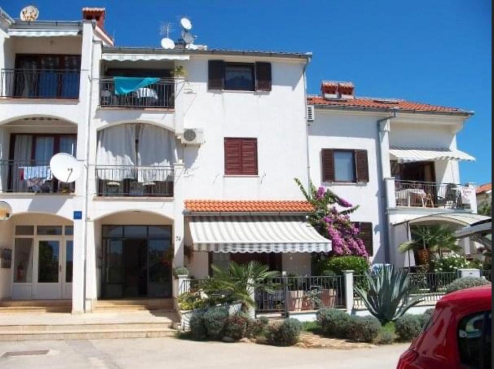 Olivia, Seaside Apartment In Medulin, Croatia Exterior foto
